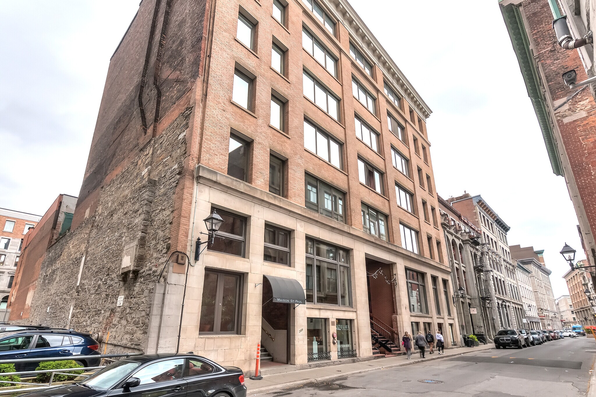 387 Rue Saint-Paul O, Montréal, QC à vendre Photo principale– Image 1 sur 4
