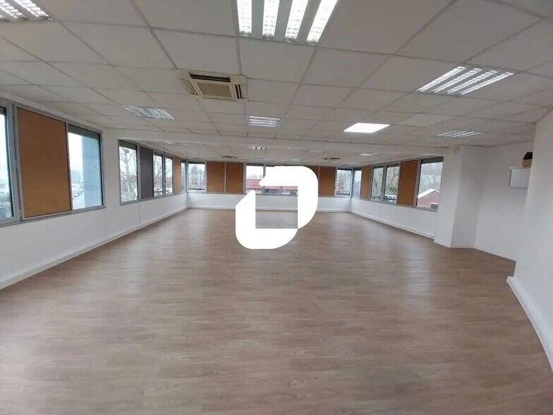 Bureau dans Massy à louer - Photo de l’immeuble – Image 2 sur 4