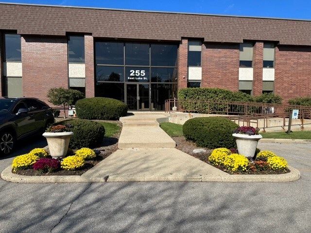 255 E Lake St, Bloomingdale, IL à louer - Photo de l’immeuble – Image 3 sur 21