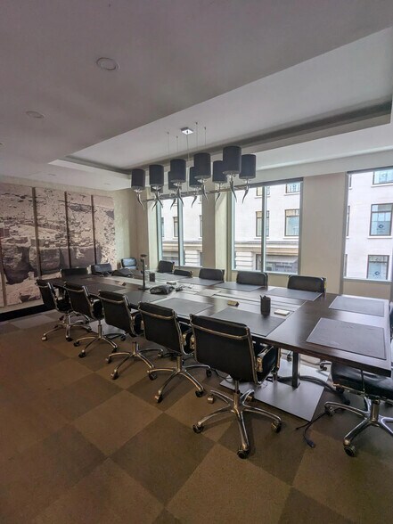 11 Berkeley St, Londres à louer - Photo de l’immeuble – Image 3 sur 6