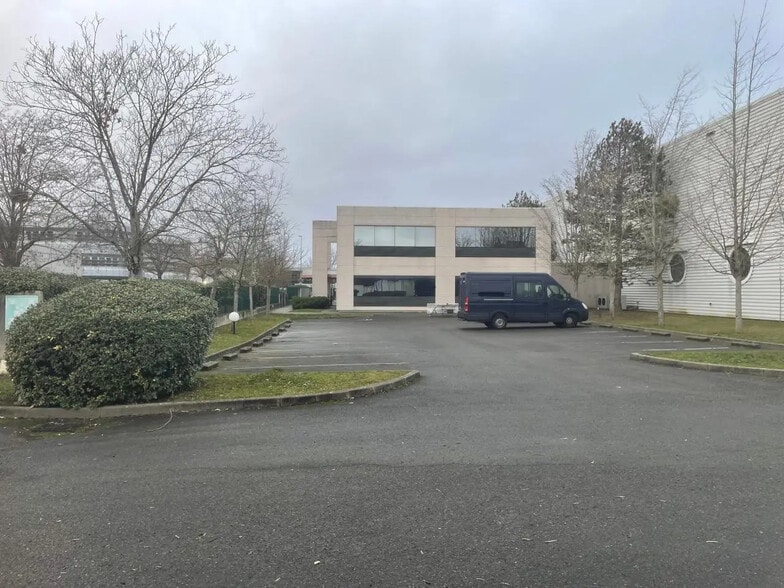 Bureau dans Poissy à louer - Photo de l’immeuble – Image 3 sur 10