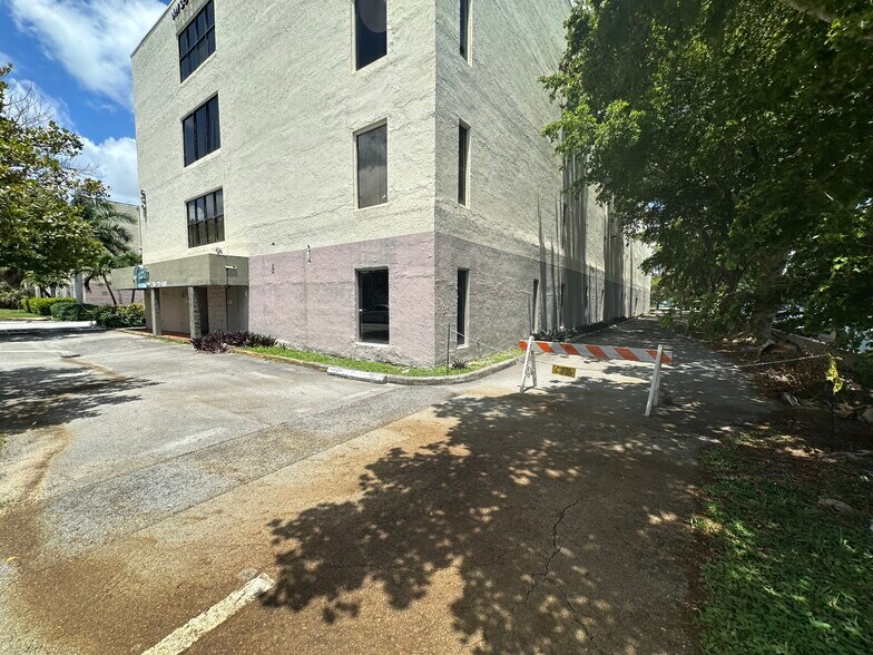6595 NW 36th St, Miami, FL à vendre - Photo de l’immeuble – Image 2 sur 8