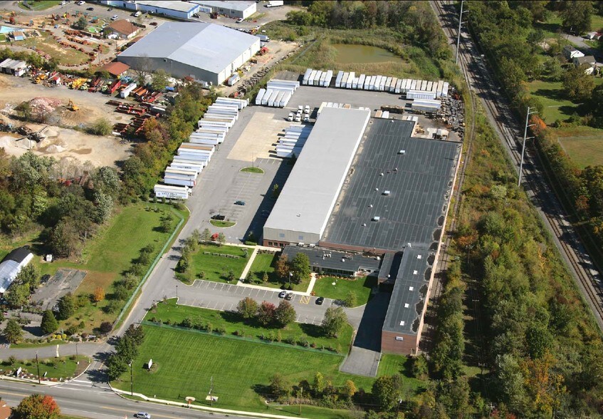 3033 Market St, Twin Oaks, PA à louer - Photo principale – Image 1 sur 4