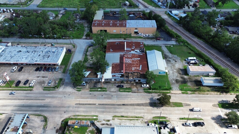 5250 Pinemont Dr, Houston, TX à vendre - Photo de l’immeuble – Image 3 sur 5
