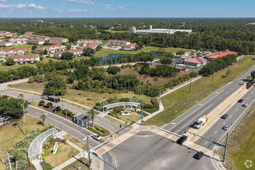 2487 Sycamore St, North Port, FL à vendre - Photo principale – Image 1 sur 11