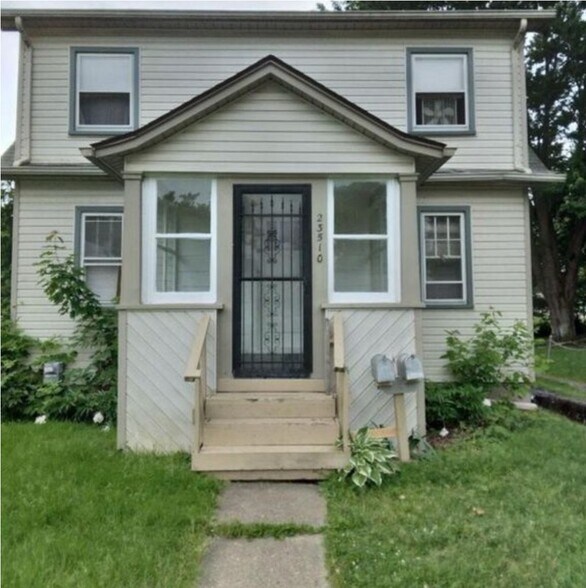 23510 Buckingham St, Clinton Township, MI à vendre - Photo principale – Image 1 sur 1