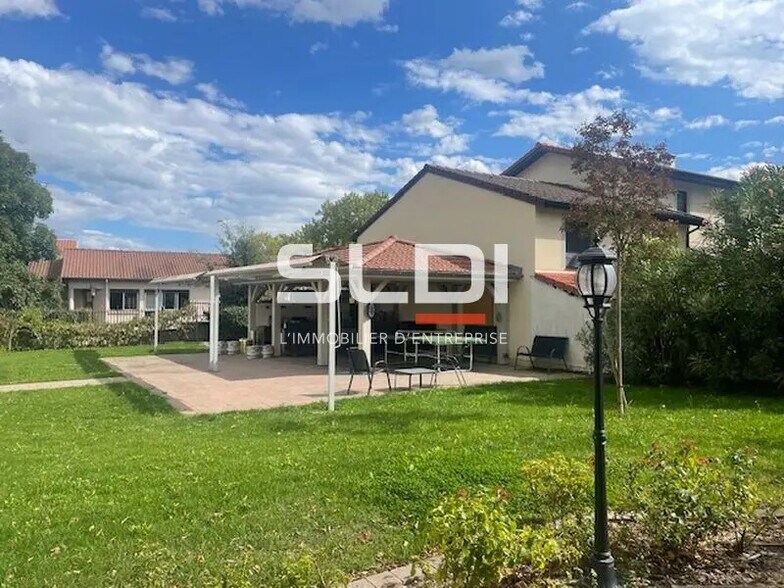 Bureau dans Genas à vendre - Photo de l’immeuble – Image 2 sur 9