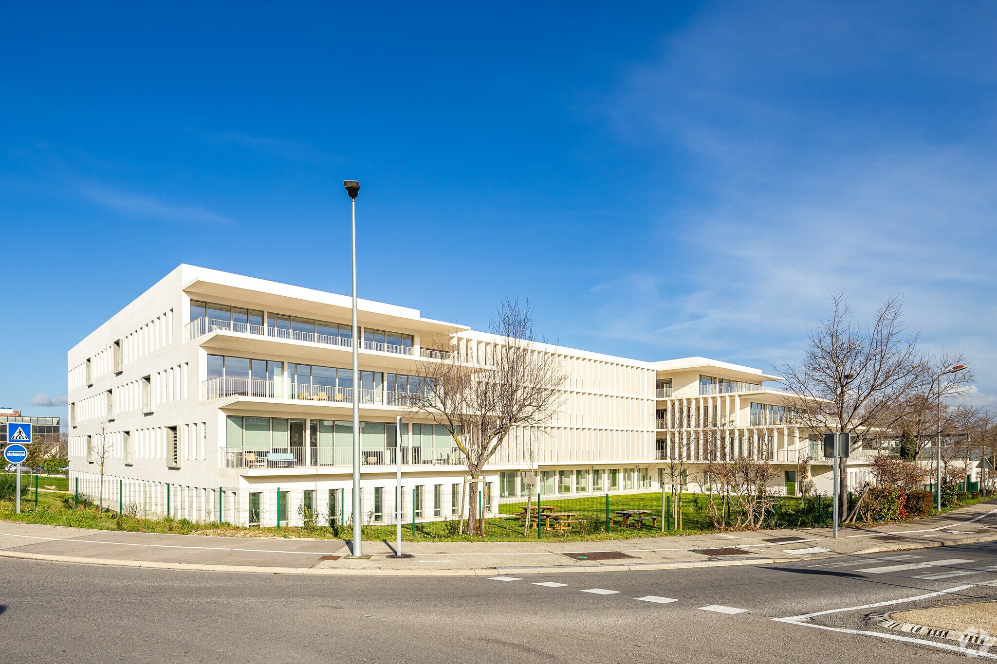 200 Rue Pierre Duhem, Aix-en-Provence à louer Photo principale– Image 1 sur 4