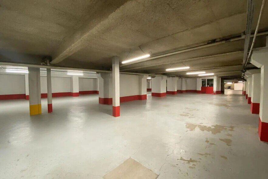 Local d’activités dans Paris à louer - Photo de l’immeuble – Image 3 sur 6