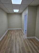 1120 Old Country Rd, Plainview, NY à louer Photo intérieure– Image 1 sur 5