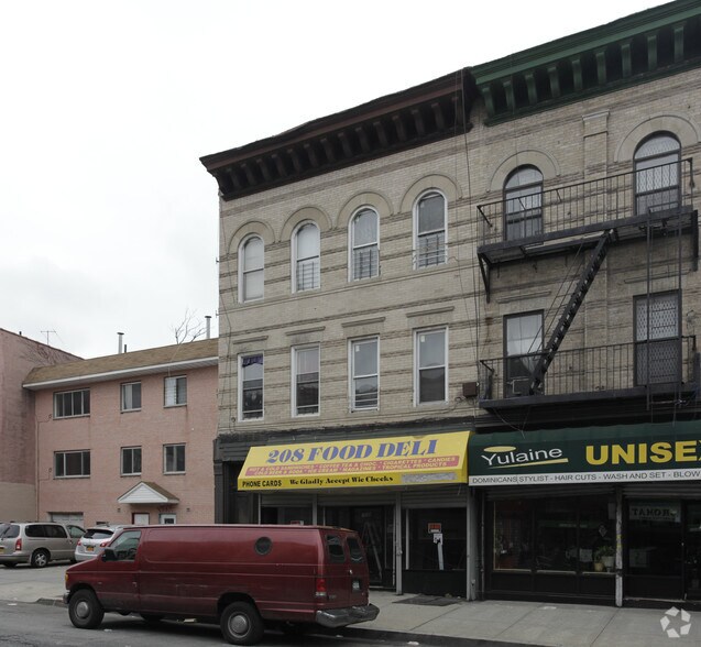 208 Malcolm X Blvd, Brooklyn, NY à vendre - Photo principale – Image 1 sur 3