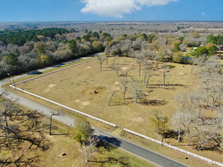 26071 Forest Hills Ln, Waller, TX à vendre - Photo de l’immeuble – Image 3 sur 19