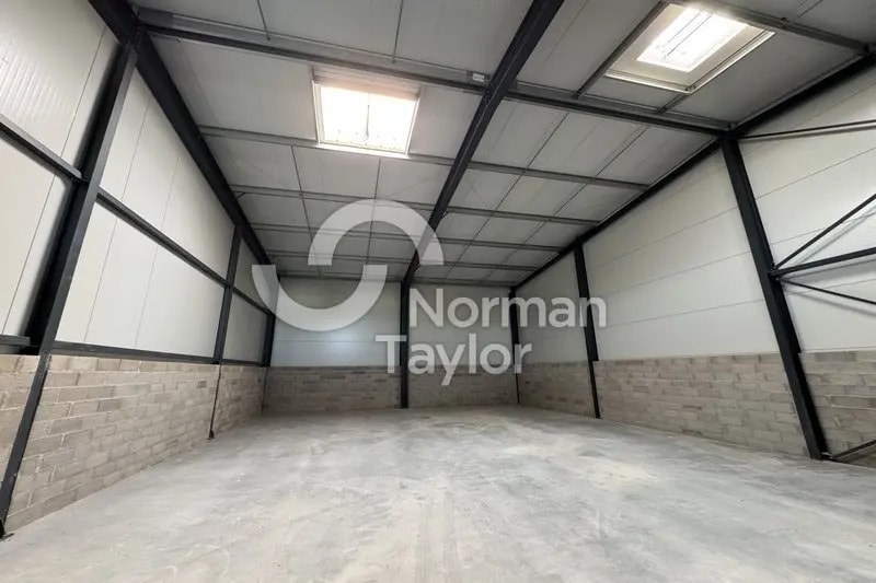 Local d’activités dans Nîmes à louer - Photo intérieure – Image 2 sur 13