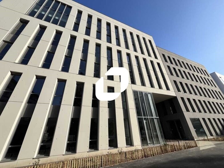 Bureau dans Villeurbanne à louer - Photo de l’immeuble – Image 3 sur 24