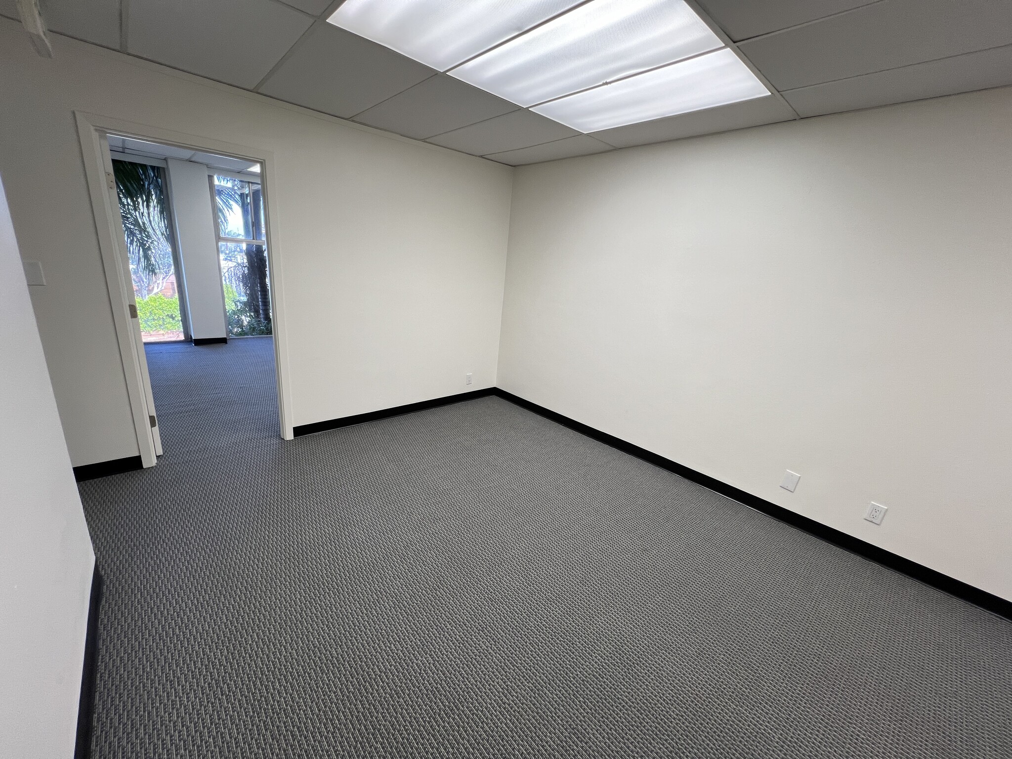 8405 Pershing Dr, Los Angeles, CA à louer Photo intérieure– Image 1 sur 9