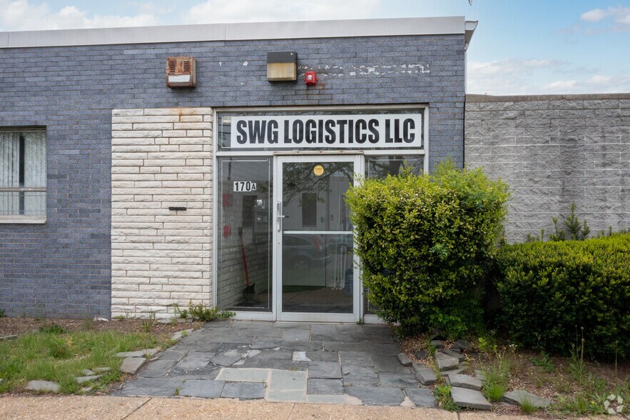 170 Allen Blvd, Farmingdale, NY à louer - Photo de l’immeuble – Image 3 sur 9