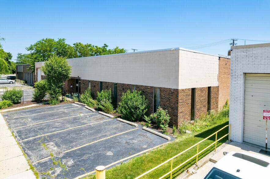 6445 Hamlin Ave, Lincolnwood, IL à louer - Photo de l’immeuble – Image 2 sur 14