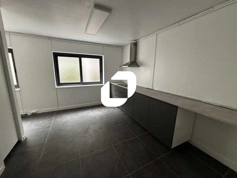 Local d’activités dans Bondoufle à louer - Photo de l’immeuble – Image 3 sur 11