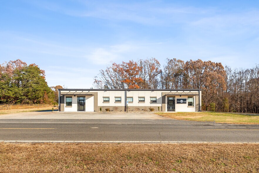 7838 Jackson School Rd, Browns Summit, NC à louer - Photo de l’immeuble – Image 1 sur 39