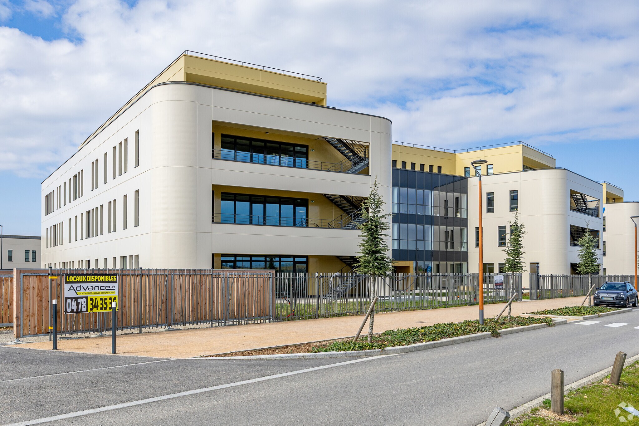 Parc Everest 3, Genas à louer Photo de l’immeuble– Image 1 sur 12