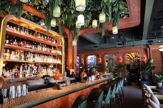 Plus de détails pour 5556 NE 4th Ct, Miami, FL - Local commercial à louer