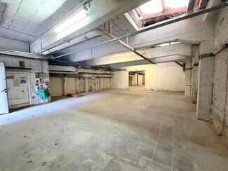 Plus de détails pour Local d'activités à louer