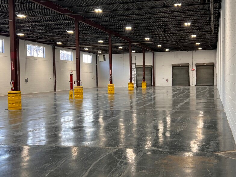 300 W Commercial Ave, Moonachie, NJ à louer - Photo intérieure – Image 2 sur 3