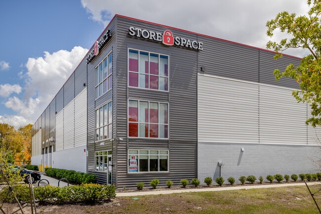 Plus de détails pour 2320 E Mall Dr, Fort Myers, FL - Industriel/Logistique à louer