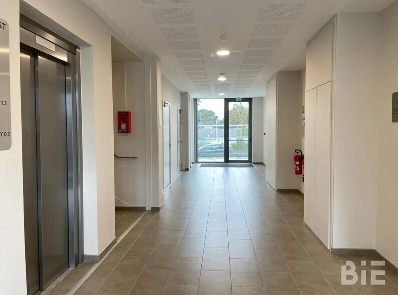 Bureau dans Mérignac à louer - Photo de l’immeuble – Image 2 sur 13