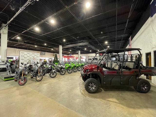 13700 N Stemmons Fwy, Farmers Branch, TX à louer Photo de l’immeuble– Image 1 sur 10