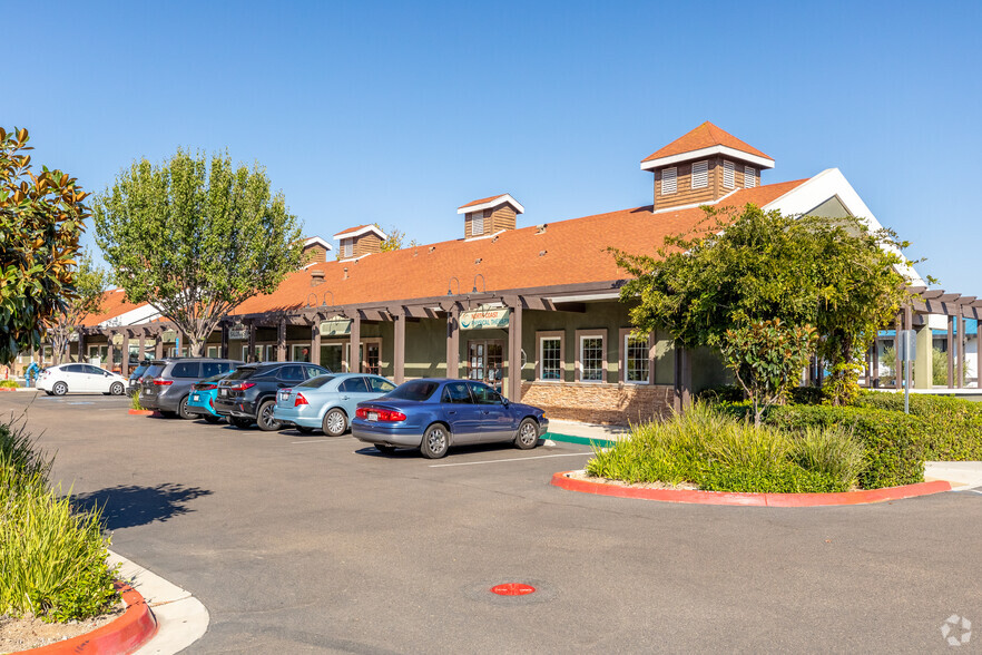 1030 La Bonita Dr, San Marcos, CA à louer - Photo de l’immeuble – Image 3 sur 11