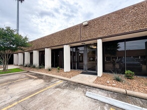 7000-7070 Empire Central Dr, Houston, TX à louer Photo intérieure– Image 2 sur 16