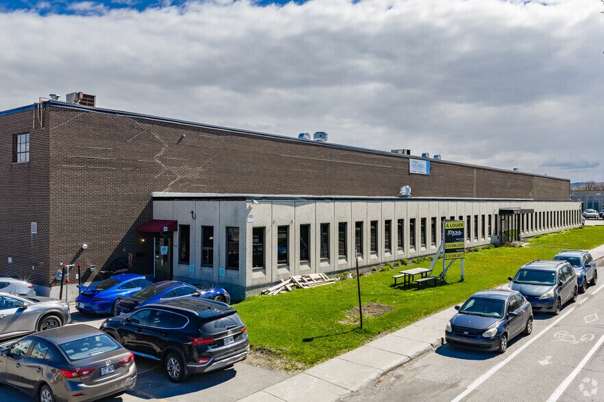 401-425 Blvd Montpellier, Montréal, QC à louer - Photo de l’immeuble – Image 2 sur 7