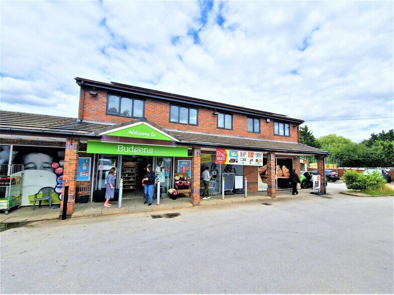 442 Chester Rd, Stockport à louer - Photo de l’immeuble – Image 1 sur 17