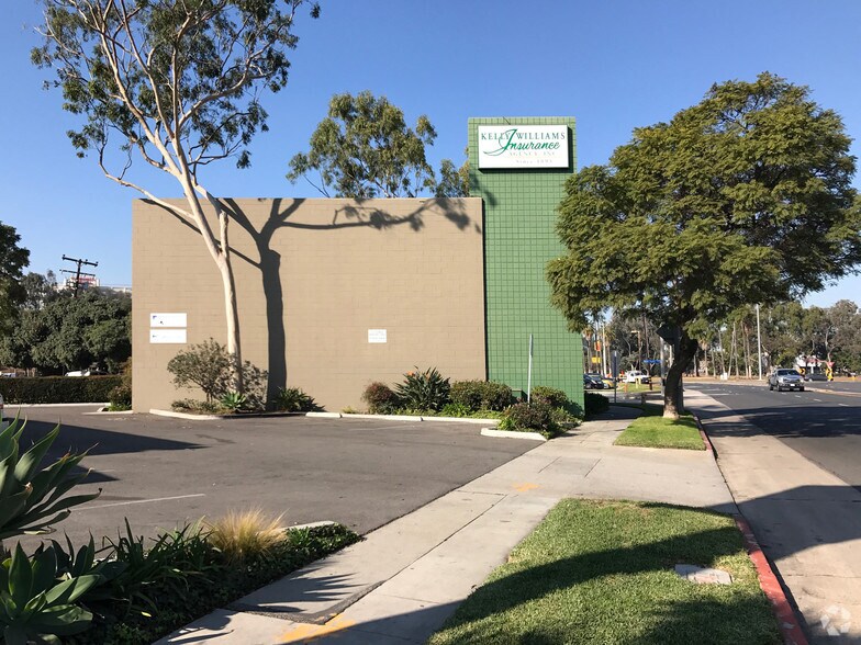 4400-4404 E Pacific Coast Hwy, Long Beach, CA à louer - Photo de l’immeuble – Image 3 sur 4