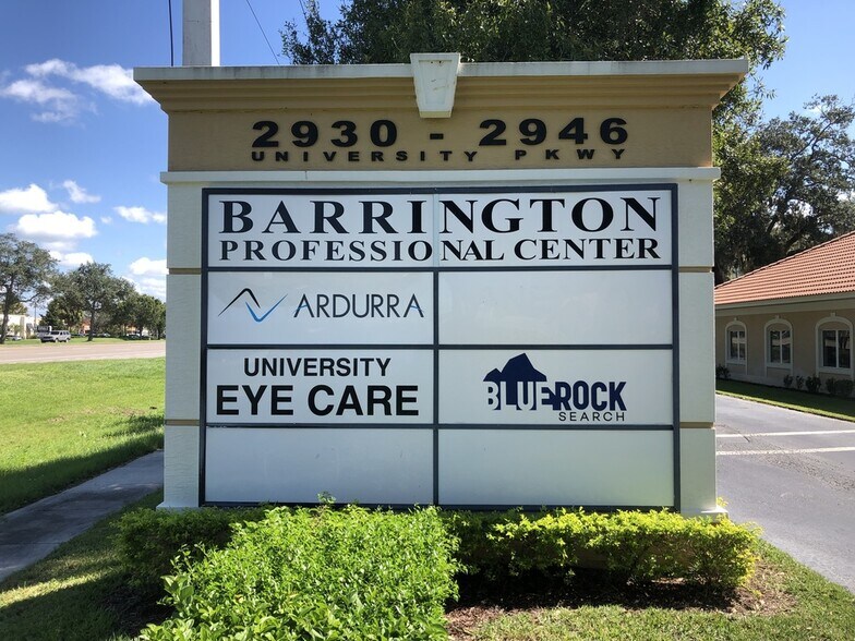 2940-2946 University Pky, Sarasota, FL à louer - Photo principale – Image 1 sur 21
