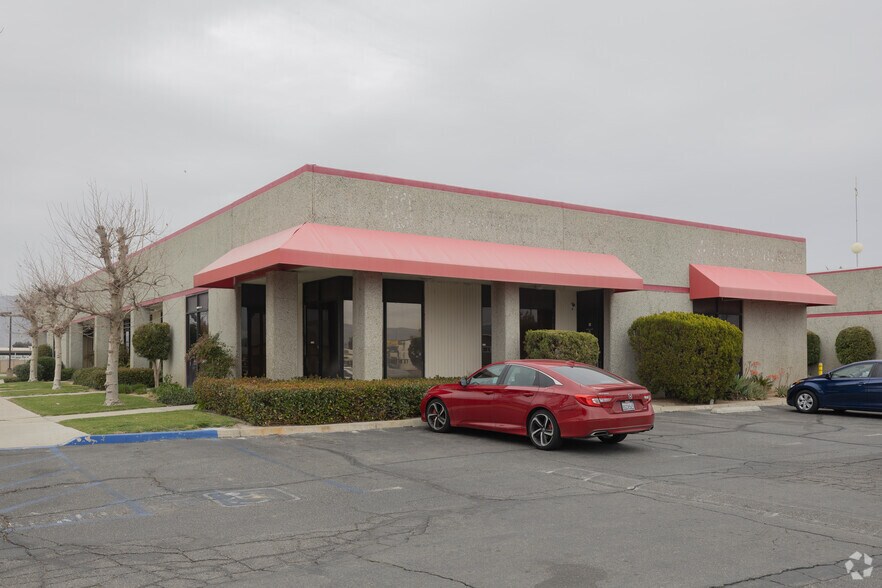 711 W Esplanade Ave, San Jacinto, CA à louer - Photo principale – Image 1 sur 4