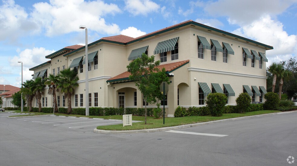 5571 N University Dr, Coral Springs, FL à louer - Photo de l’immeuble – Image 1 sur 4