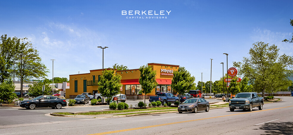 1379 Towne Square Blvd, Roanoke, VA à louer - Photo de l’immeuble – Image 2 sur 5