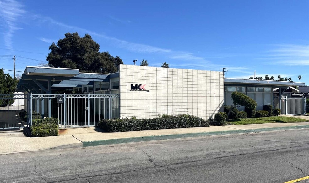 580-600 N Park Ave, Pomona, CA à vendre - Photo de l’immeuble – Image 1 sur 6