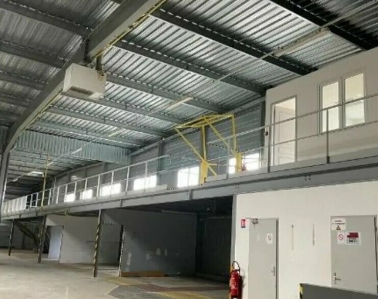 Local d’activités dans Étupes à louer - Photo de l’immeuble – Image 1 sur 4