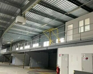 Plus de détails pour Local d'activités à louer