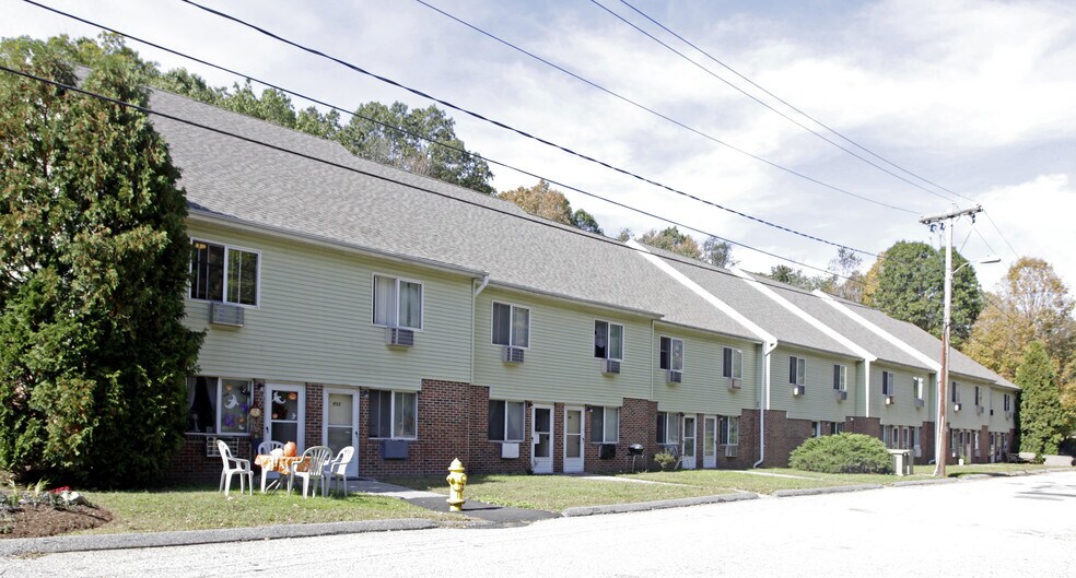 10-20 Reservoir Manor, Seymour, CT à vendre - Photo principale – Image 1 sur 7