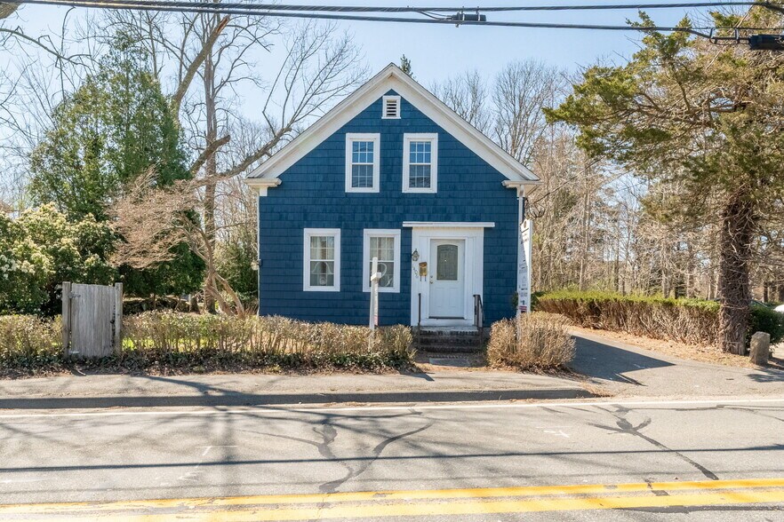 1406 Tucker Rd, Dartmouth, MA à vendre - Photo de l’immeuble – Image 3 sur 11