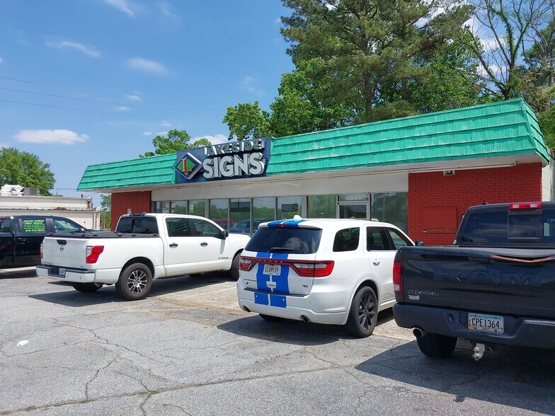 4844 Lawrenceville Hwy NW, Lilburn, GA à vendre - Photo de l’immeuble – Image 3 sur 13