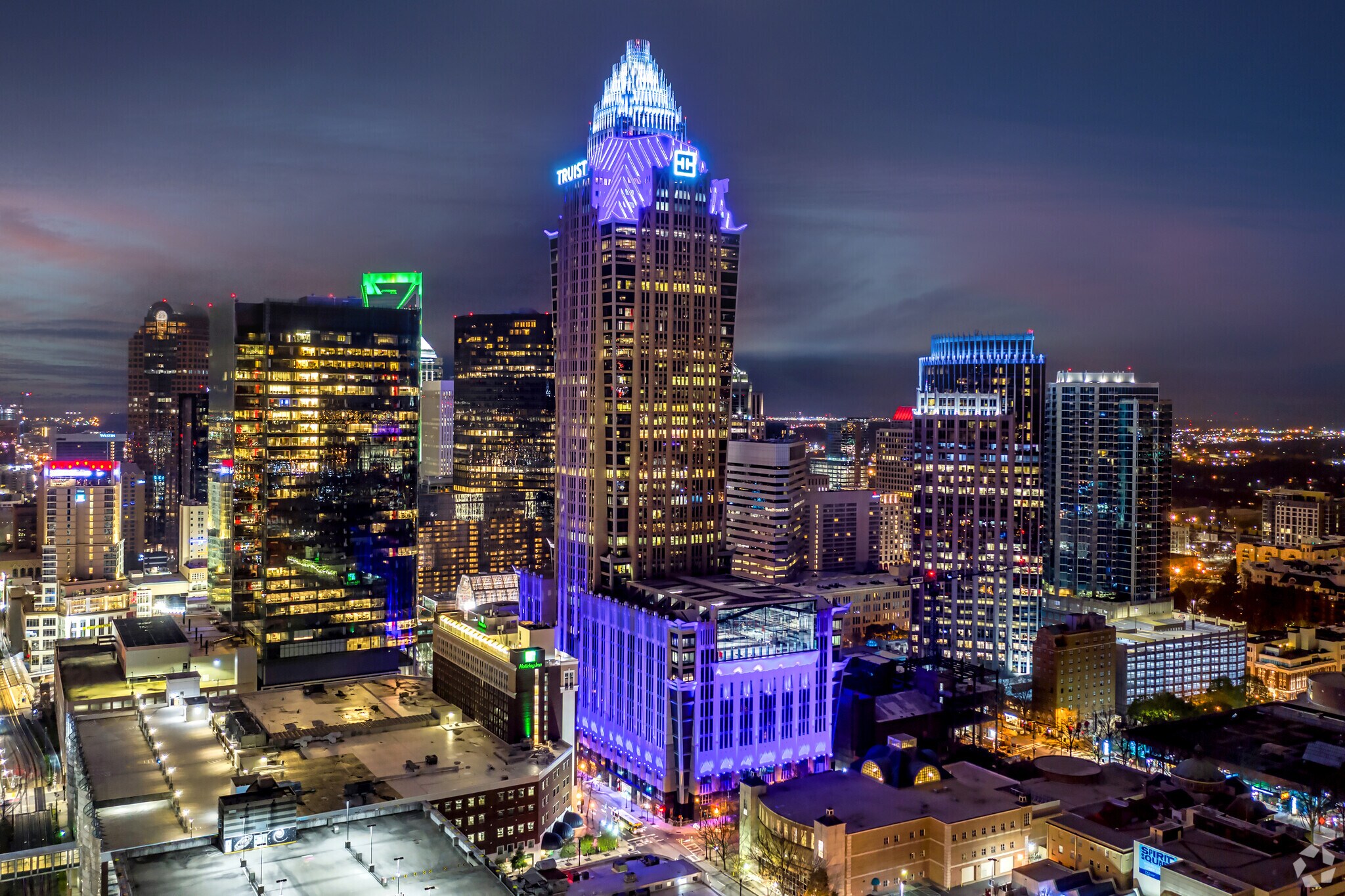 214 N Tryon St, Charlotte, NC à louer Photo principale– Image 1 sur 25