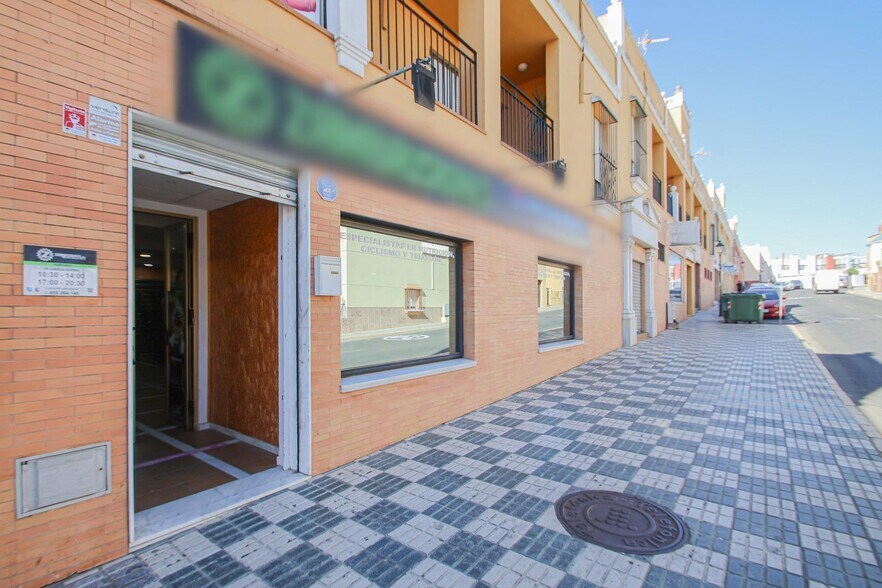 Local commercial dans Bormujos, Sevilla à vendre - Photo de l’immeuble – Image 1 sur 17
