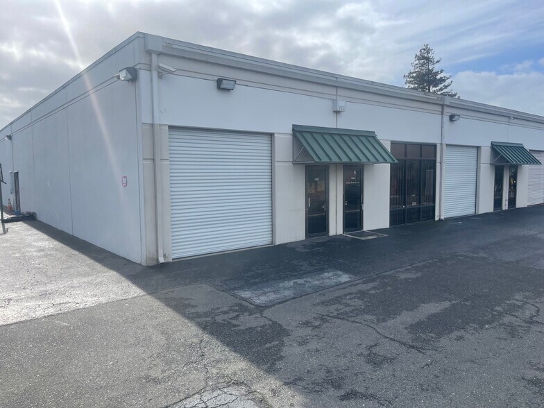 7900-7994 Capwell Dr, Oakland, CA à louer - Photo de l’immeuble – Image 2 sur 8