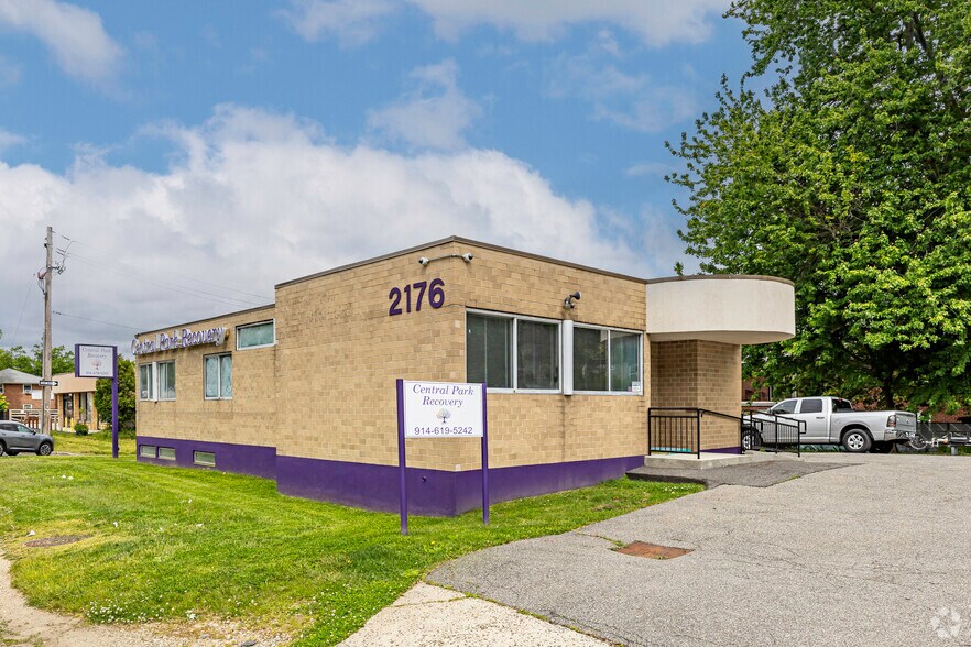 2176 Central Park Ave, Yonkers, NY à vendre - Photo de l’immeuble – Image 1 sur 32
