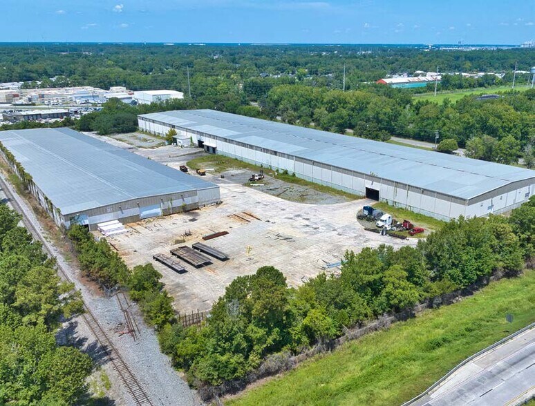 Rail-Served Heavy Industrial Warehouses portefeuille de 2 biens à vendre sur LoopNet.fr - Photo de l’immeuble – Image 3 sur 9